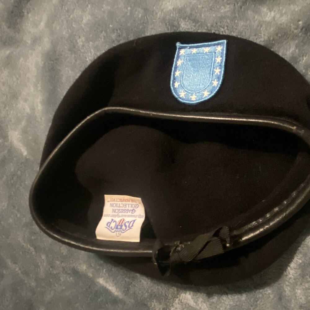 DSCP Men’s Black Beret Hat Blue Shield Stars Patch Size 7 1/4